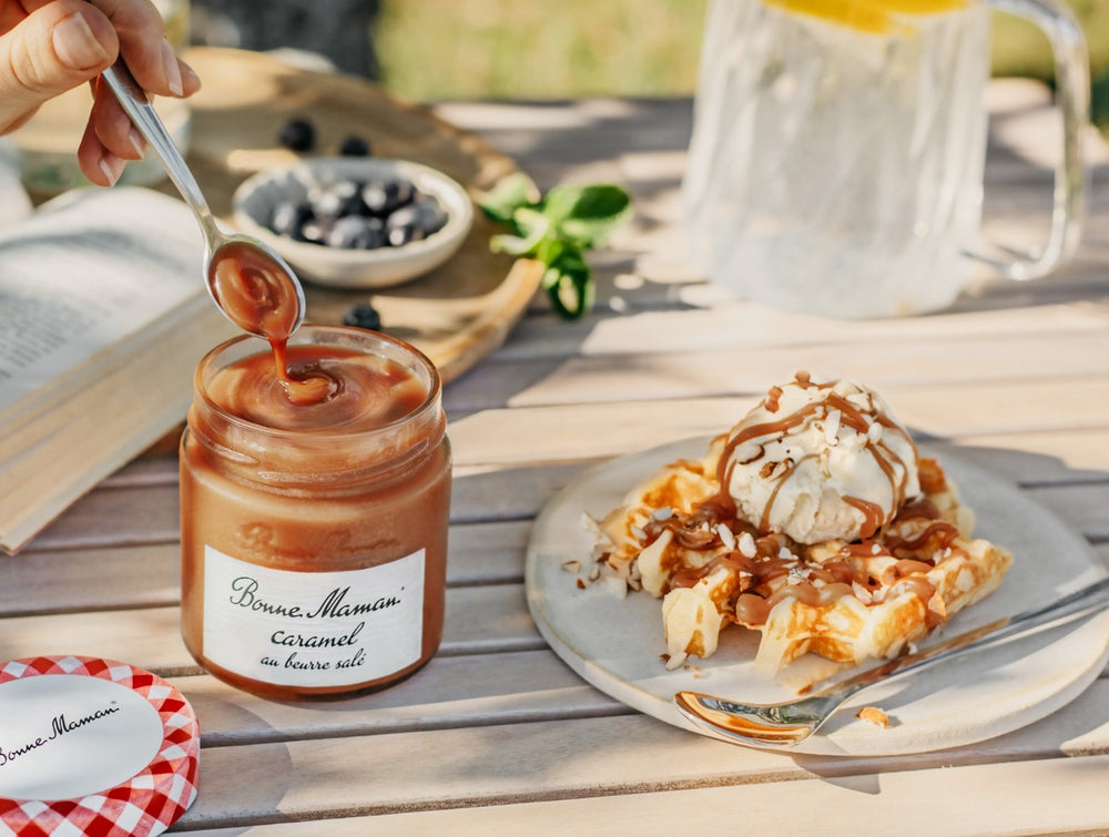 Caramel au beurre salé et sa cuillère en métal - Image 2